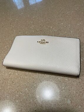 Coach Pebbled Leather Zip Wallet in Off White with Gold Logo